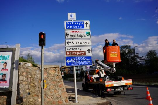 Kocaeli Stadı’nın yeni isim tabelaları monte edildi
