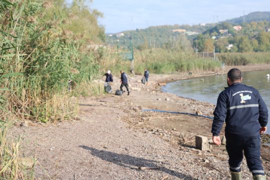 Eşme Sahili’nde Temizlik Seferberliği