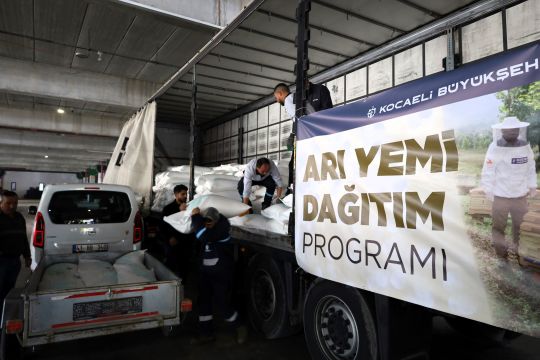Büyükşehir’den arıcılara yüzde 50 hibeli arı yemi
