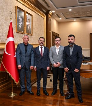 Kocaeli Kartepe Giresunlular Derneği Başkanı Sedat Şalcı, Vali İlhami Aktaş'ı Ziyaret Etti